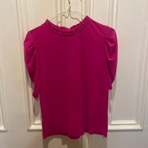 Quarter sleeve top size small